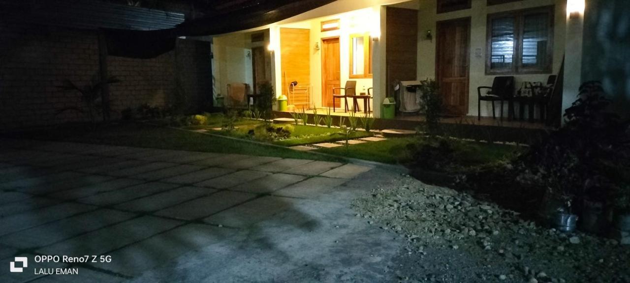 Room 212 Kuta  エクステリア 写真